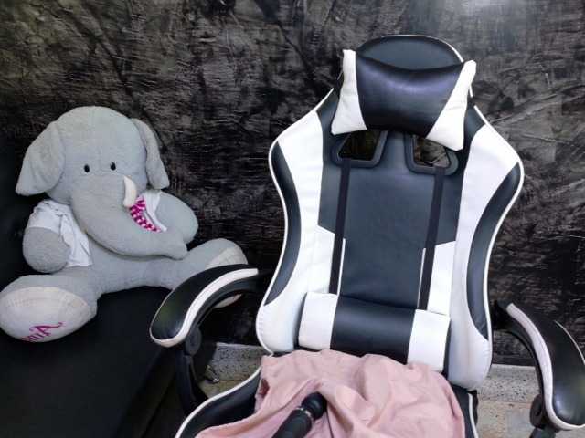 oliviia-love live cam on BongaCams