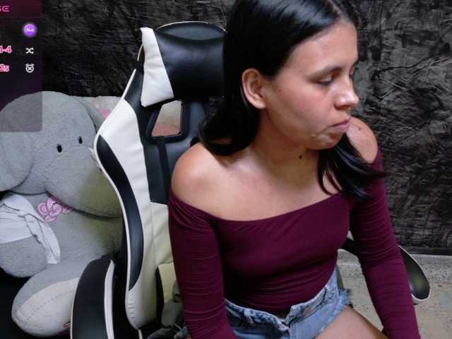 oliviia-love live cam on BongaCams