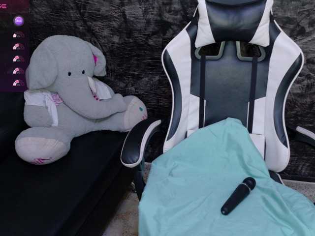 oliviia-love live cam on BongaCams