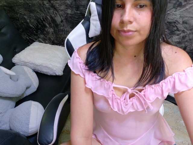 oliviia-love live cam on BongaCams