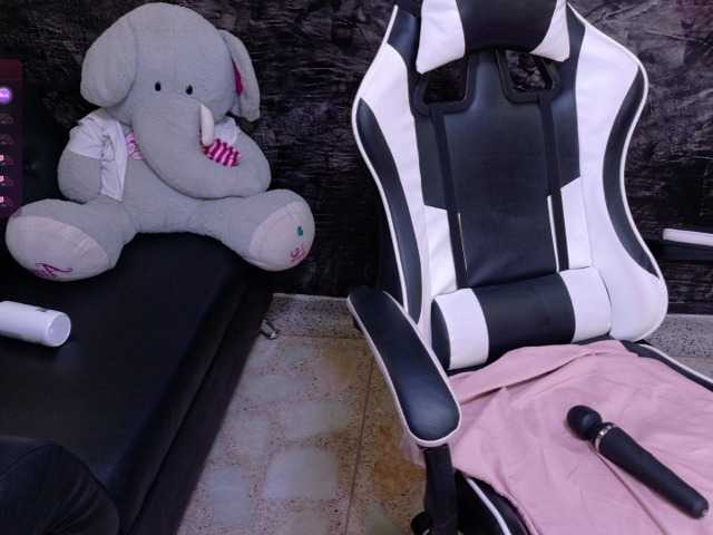 oliviia-love live cam on BongaCams