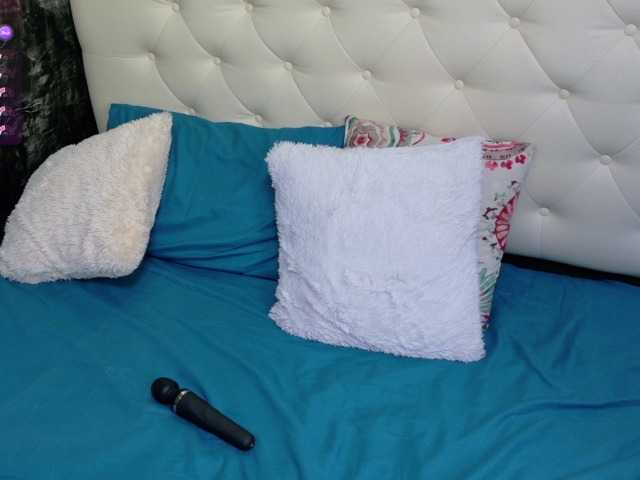 oliviia-love live cam on BongaCams