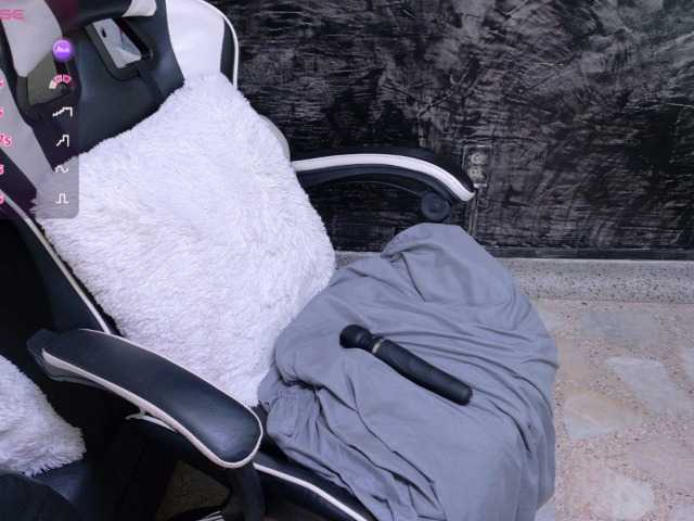 oliviia-love live cam on BongaCams