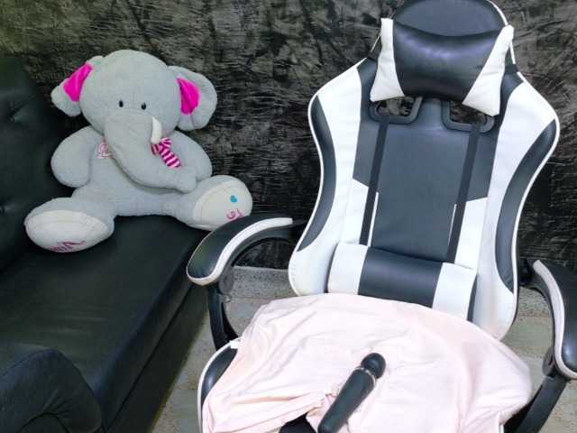 oliviia-love live cam on BongaCams