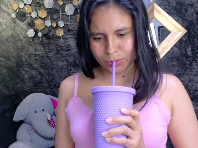 oliviia-love live cam on BongaCams