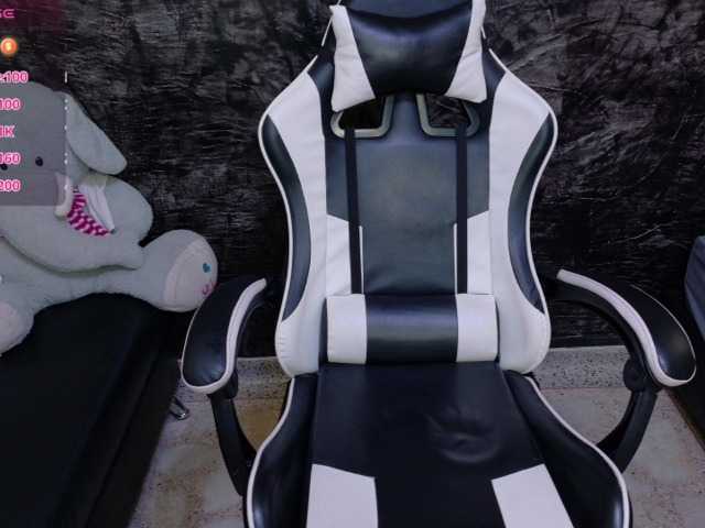 oliviia-love live cam on BongaCams