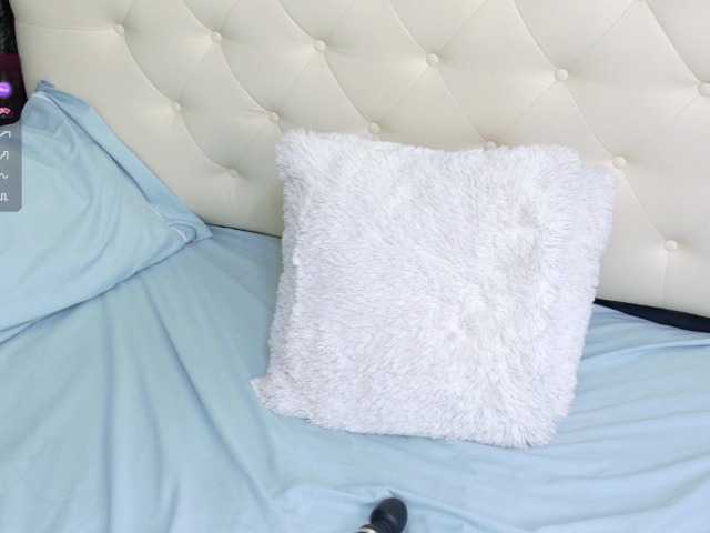 oliviia-love live cam on BongaCams