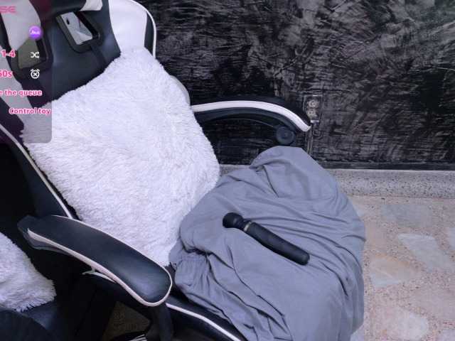 oliviia-love live cam on BongaCams