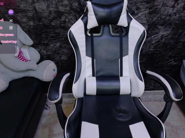 oliviia-love live cam on BongaCams