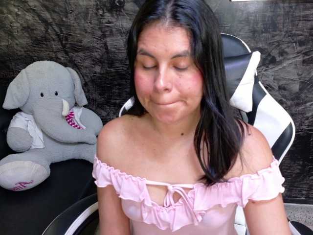 oliviia-love live cam on UnifiedCams