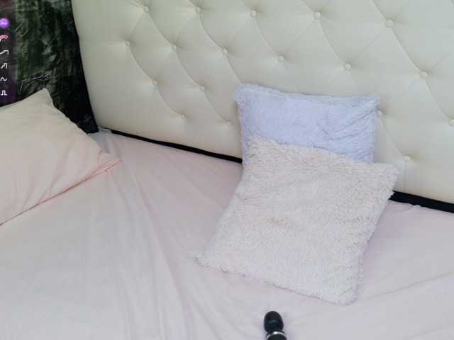 oliviia-love live cam on BongaCams
