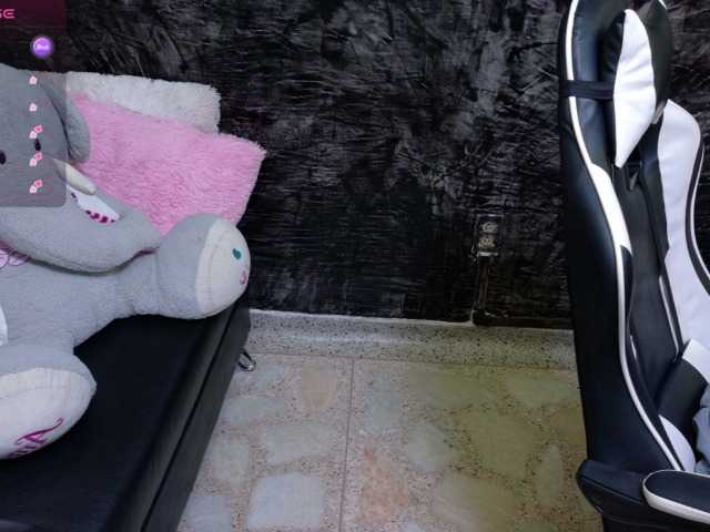 oliviia-love live cam on BongaCams