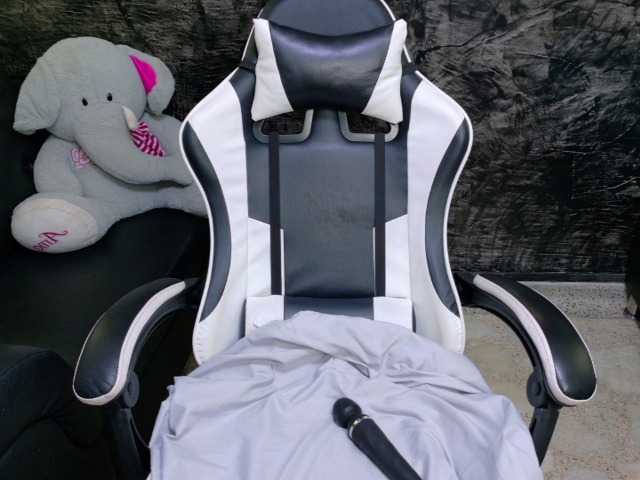 oliviia-love live cam on BongaCams