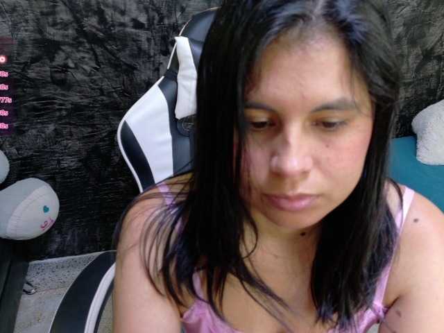 oliviia-love live cam on BongaCams