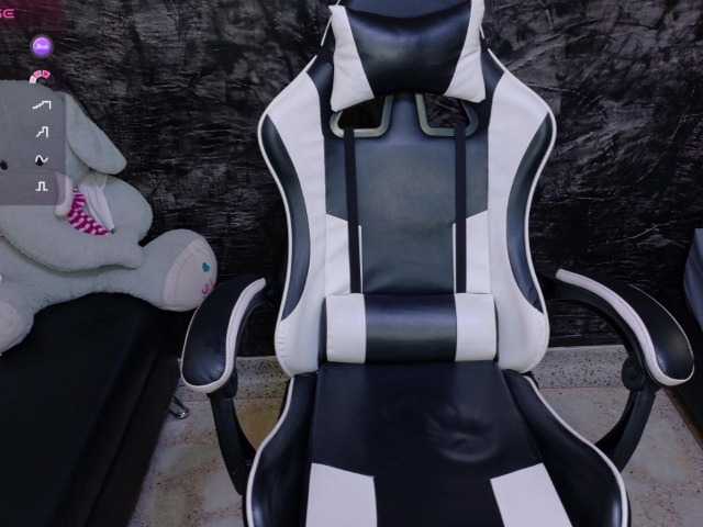 oliviia-love live cam on BongaCams