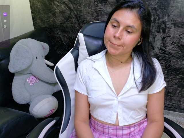 oliviia-love live cam on BongaCams
