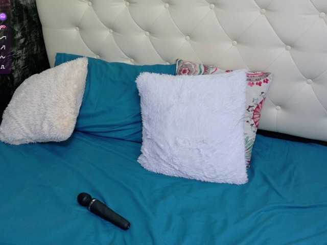 oliviia-love live cam on BongaCams