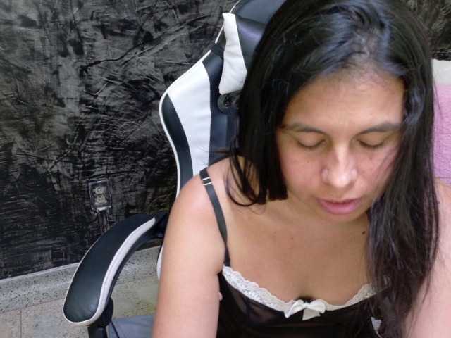oliviia-love live cam on BongaCams