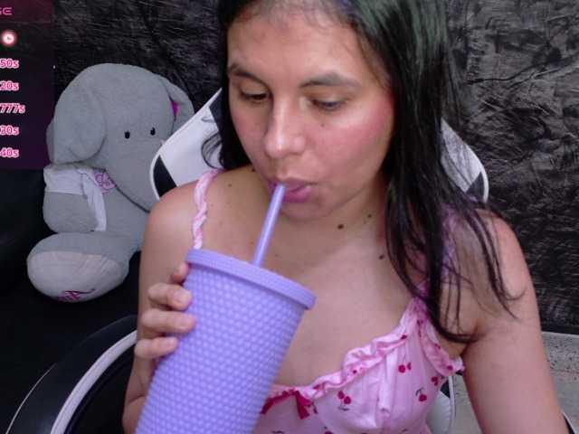 oliviia-love live cam on BongaCams