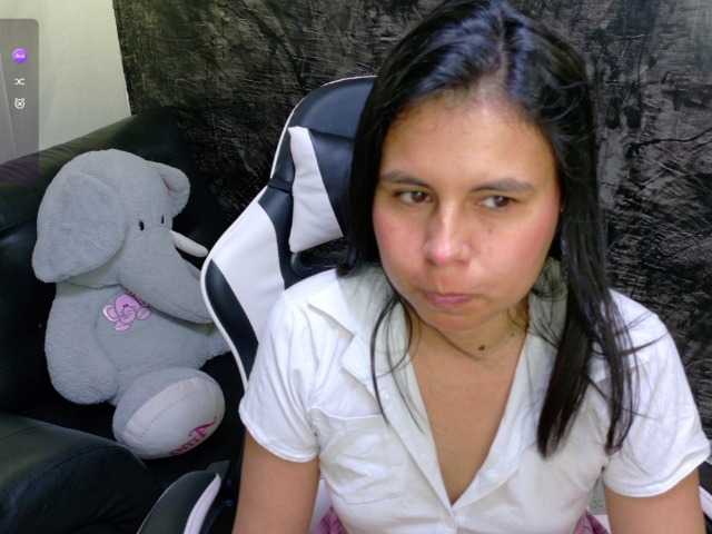 oliviia-love live cam on BongaCams