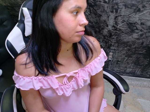 oliviia-love live cam on BongaCams