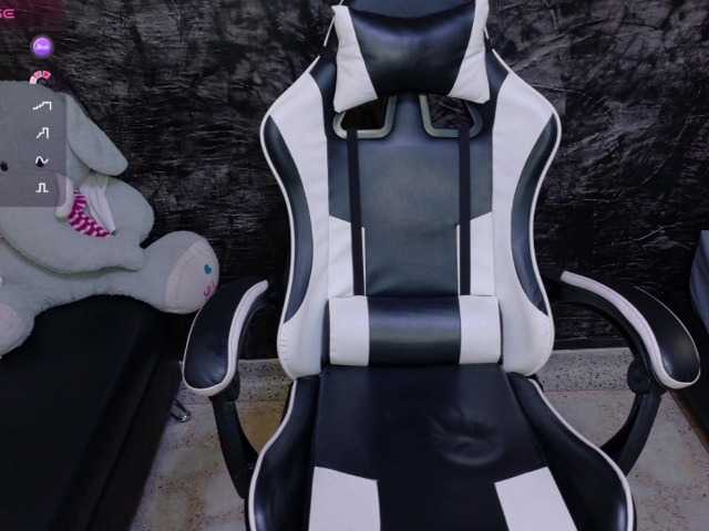oliviia-love live cam on BongaCams