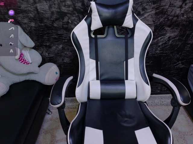 oliviia-love live cam on BongaCams