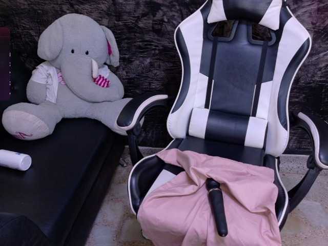 oliviia-love live cam on BongaCams
