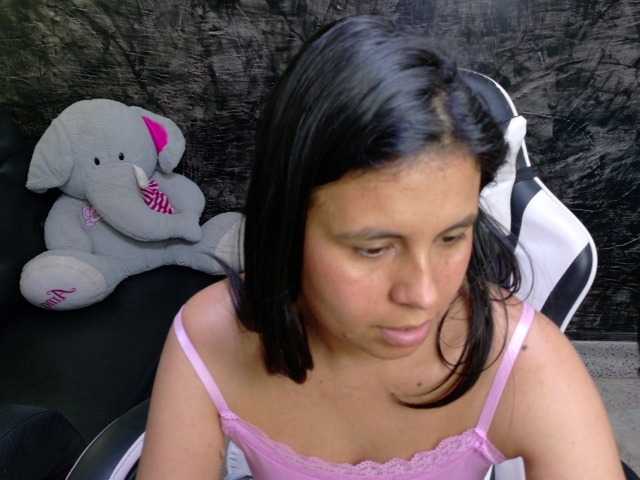 oliviia-love live cam on BongaCams