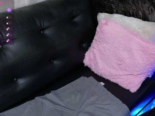 oliviia-love live cam on BongaCams