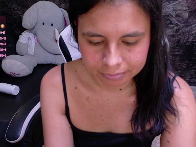 oliviia-love live cam on BongaCams