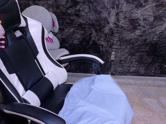 oliviia-love live cam on UnifiedCams