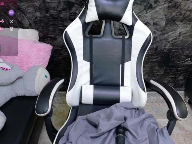 oliviia-love live cam on BongaCams