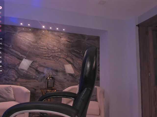 RoxanneHill live cam on BongaCams