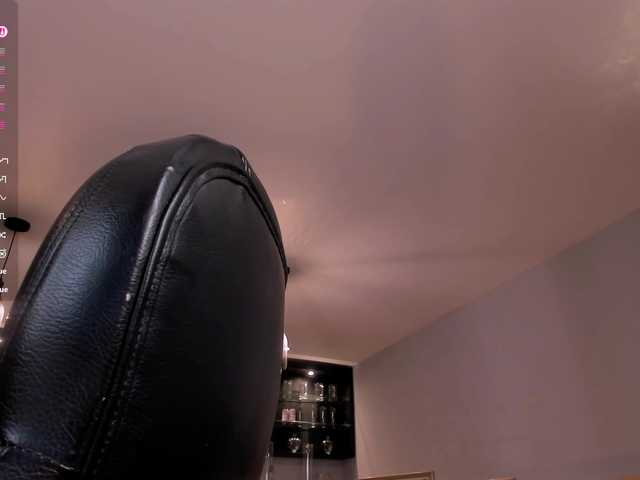 RoxanneHill live cam on BongaCams