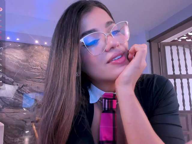 RoxanneHill live cam on BongaCams