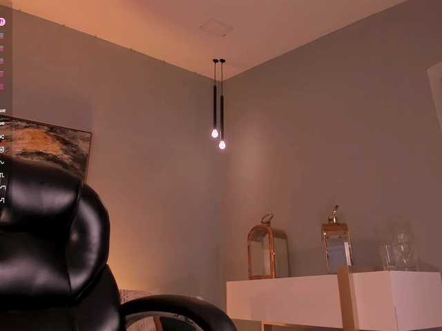 RoxanneHill live cam on BongaCams