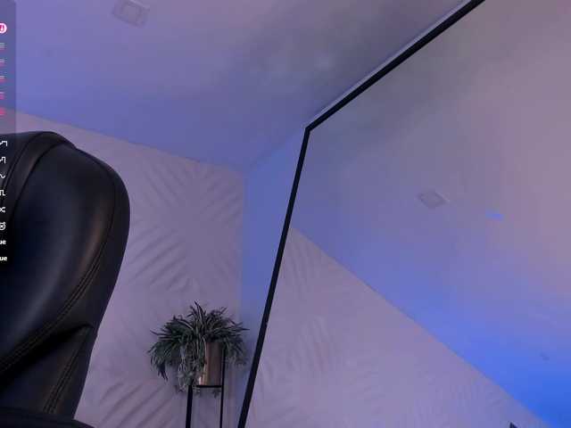 RoxanneHill live webcam show