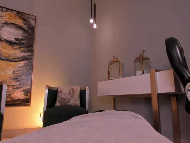 RoxanneHill live cam on BongaCams