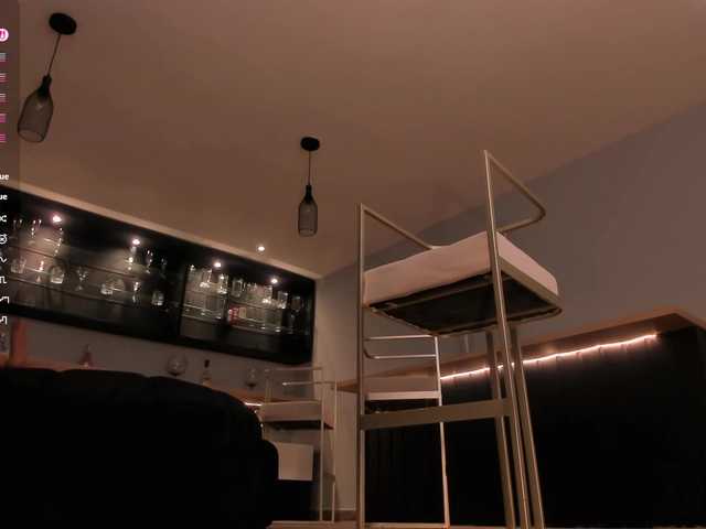 RoxanneHill live cam on BongaCams