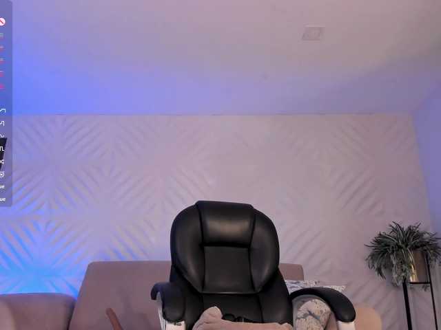 RoxanneHill live webcam show