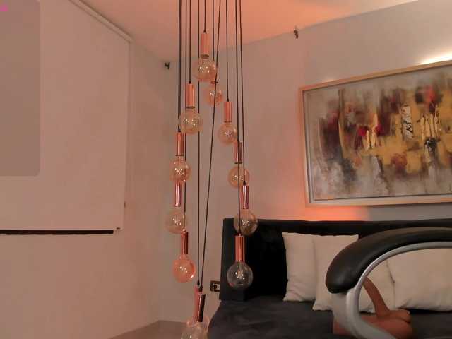 RoxanneHill live cam on BongaCams