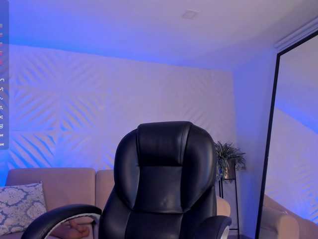 RoxanneHill live webcam show