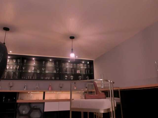 RoxanneHill live cam on BongaCams