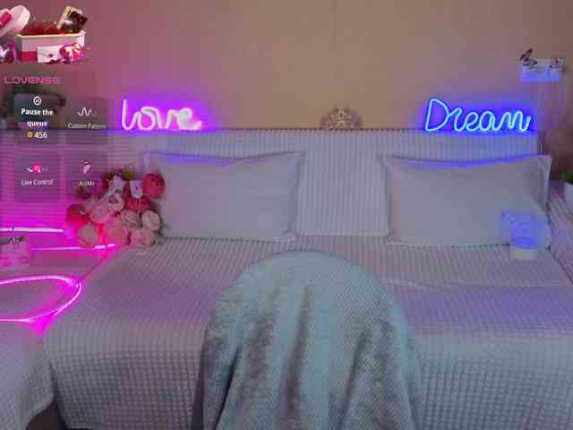 Camilla-One Sex Cam Show