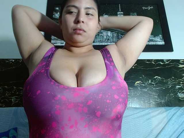Natural-boobs live cam preview