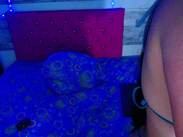 Natural-boobs webcam