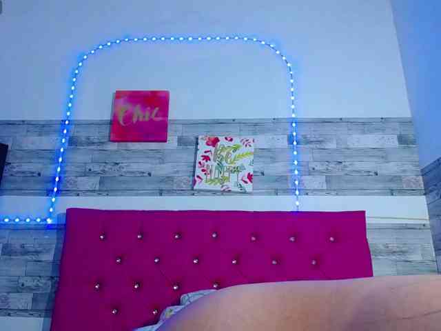 Natural-boobs webcam