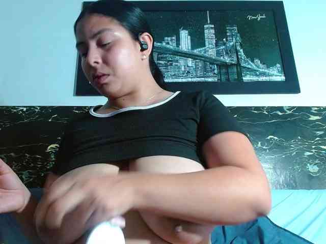 Natural-boobs webcam