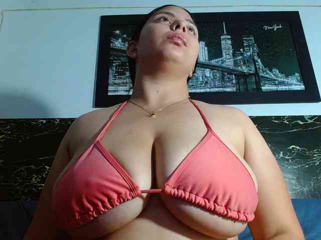 natural-boobs's live room